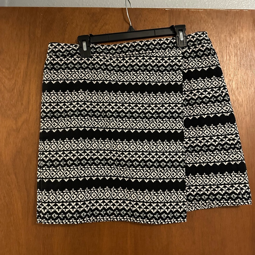 LOFT Black and White Geometric Mini Skirt